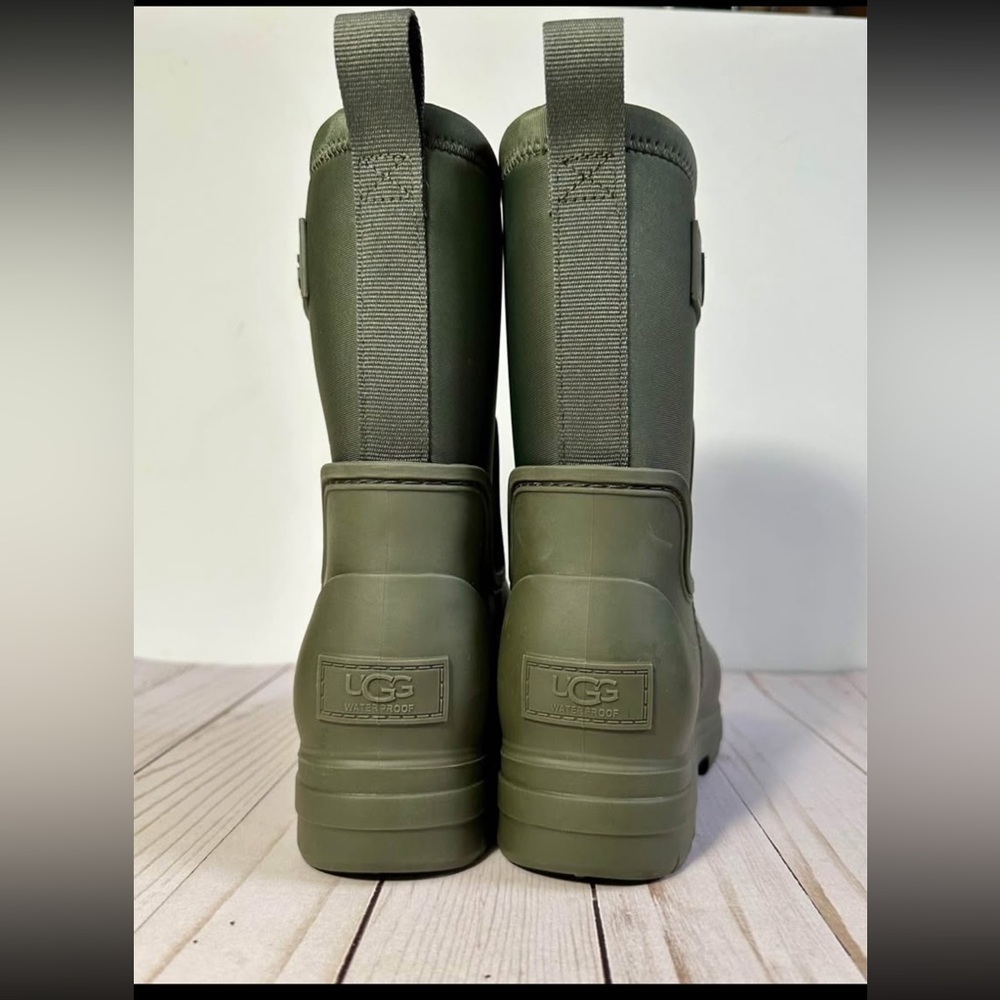 Uggs snow boots kids 5 BRAND NEW!!!